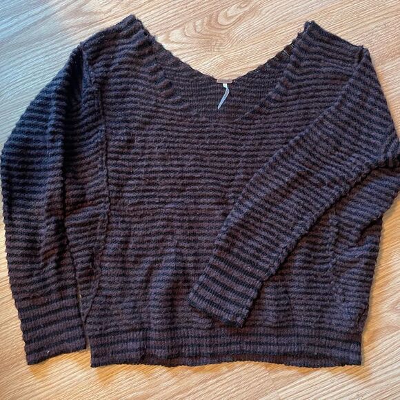 Free People Womens sweater S
Bumblebee striped 
Deep V off shoulder 
Brown and b - Picture 1 of 7